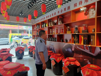 蘆山縣市場(chǎng)監(jiān)督管理局 持續(xù)開展“特供酒”清源打鏈專項(xiàng)行動(dòng)，筑牢酒類經(jīng)營(yíng)安全防線